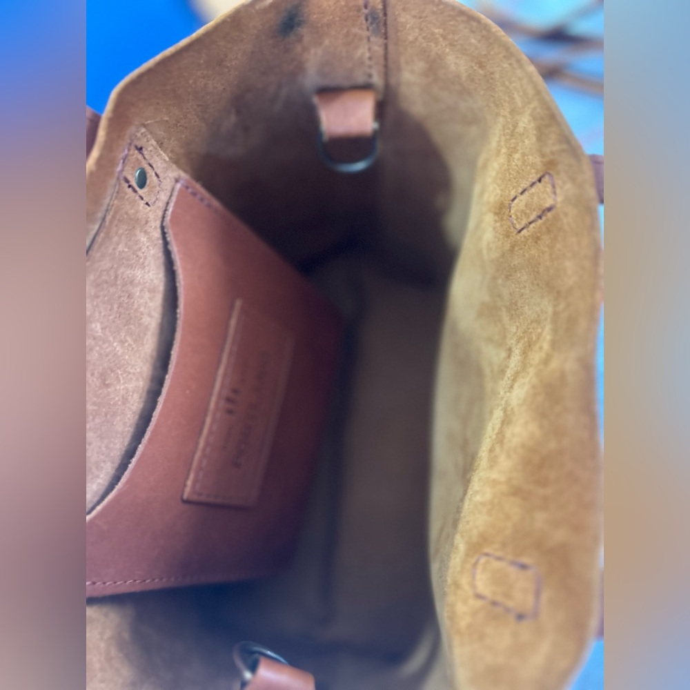 Portland Leather Goods Medium Crossbody Tote Bag in Honey - Picture 6 of 7